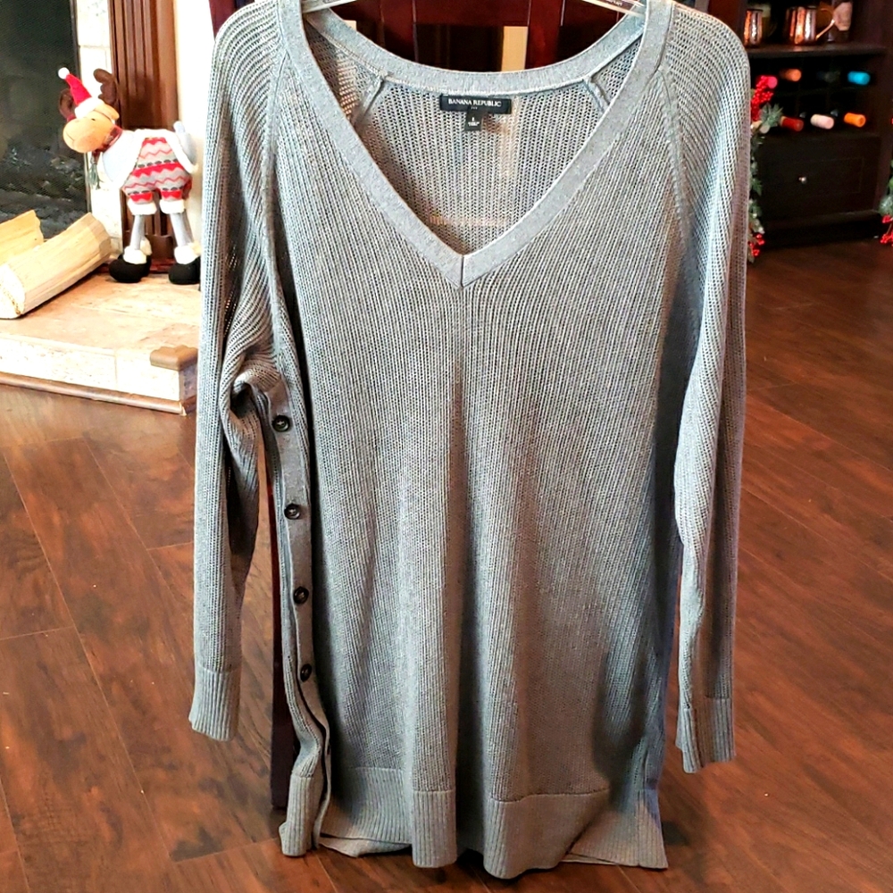 Large Banana Republic Grey vneck sweater